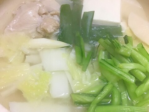小松菜と鶏ムネと筍と白菜と豆腐の酒粕入り水炊き。